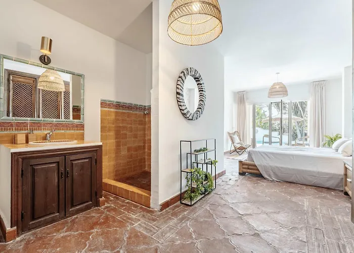 Willa Olivos Boho Style Pool Tranquile